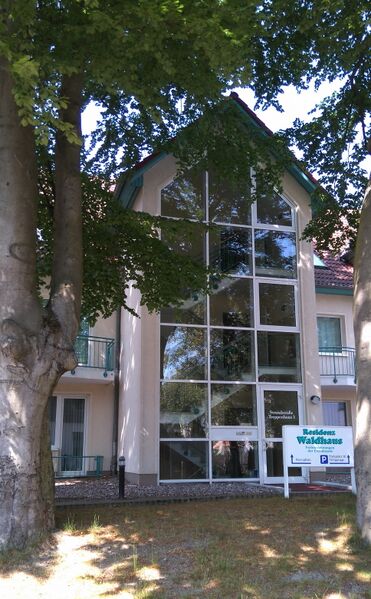 Datei:2016 Waldhaus Buchen Aufgang Strandstr.jpg