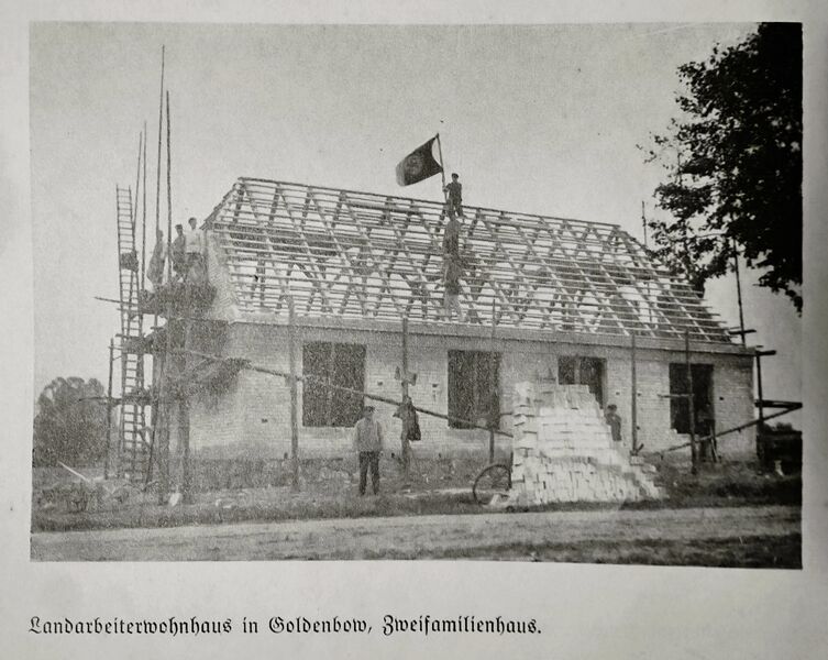 Datei:Goldenbow Landarbeiterhaus.jpg