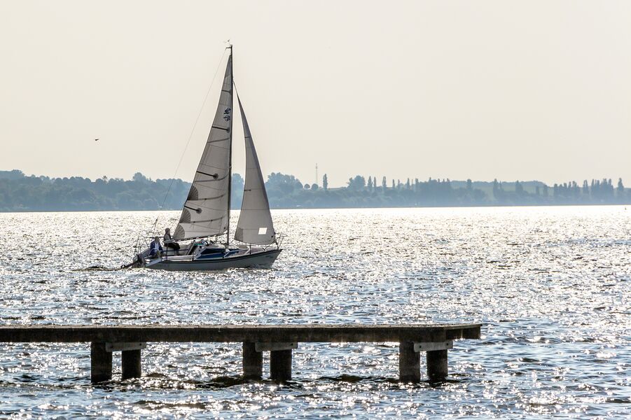 Segeln auf dem Schweriner See vor Bad Kleinen (2016) (*G*)