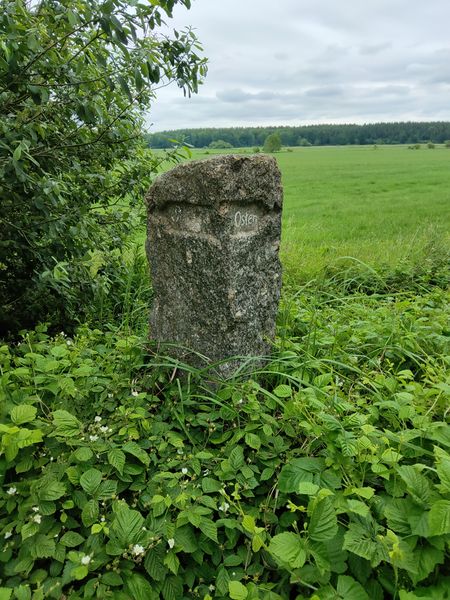 Datei:Wegweiser-Roidin-Osten-Sanzkow 2006.jpg