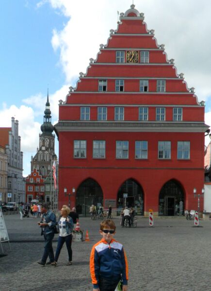 Datei:Greifswald Rathaus 2015 .JPG