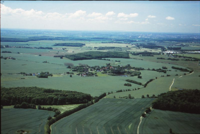 Datei:Behnkenhagen Twiestel Mordstelle 2006.jpg