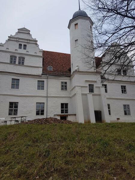 Datei:Quilow Schloss 2021 d.jpg