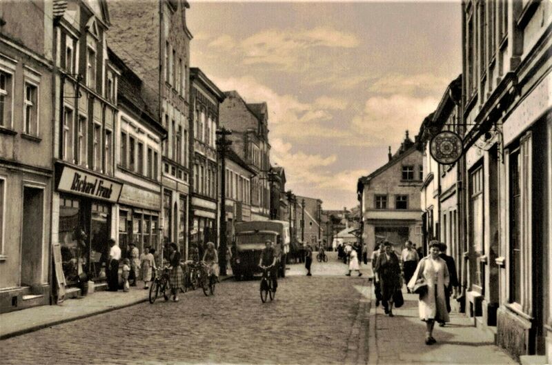 Datei:Ueckermünde Straße der Befreier 1958.jpg