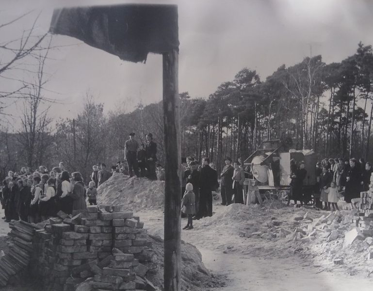 Datei:1952 Schule NAW4 Grundsteinlegung.jpg
