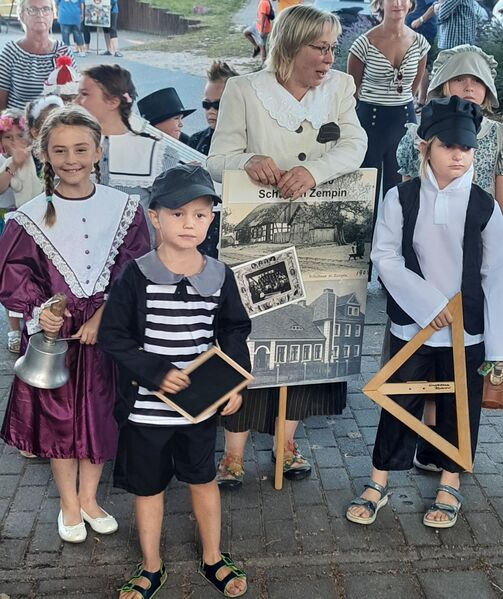 Datei:05 451 Schulkinder 2.jpg