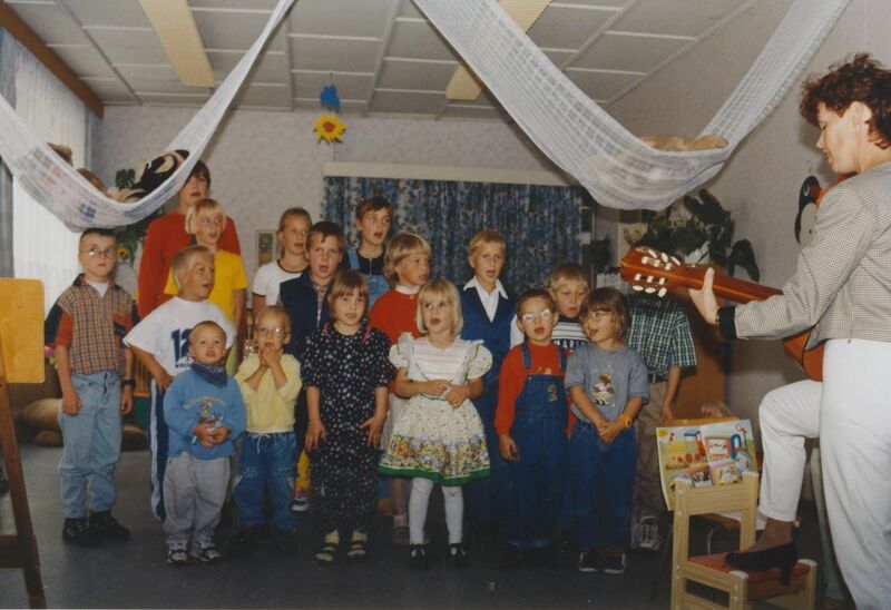 Datei:1996 Kita Zempin Wappenübergabe.jpg