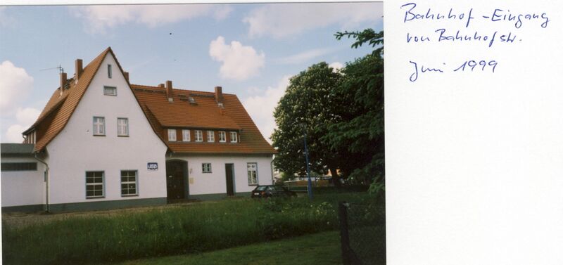 Datei:1999 Bahnhofstraße Eingang Bahnhof.jpg