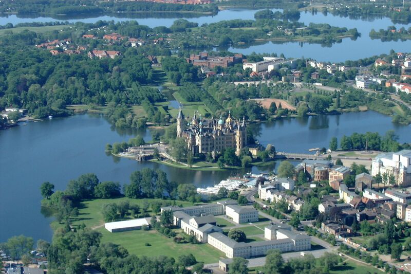 Datei:Schwerin-Luftbild 2142 (2000).jpg