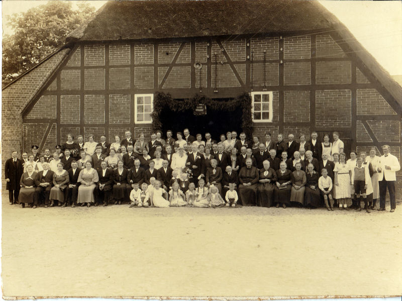 Datei:Hochzeit Erna Mund.jpg
