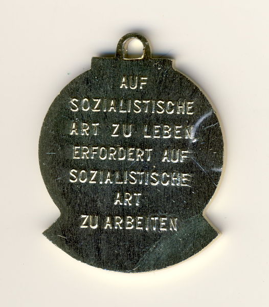 Datei:M 002 Aktivist Rück.jpg