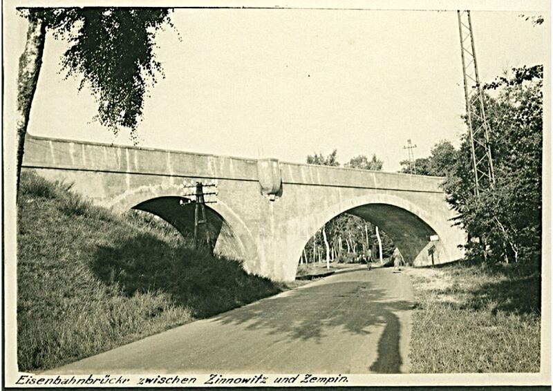 Datei:Zempin Eisenbahnbrücke nach Zinnowitz.jpg