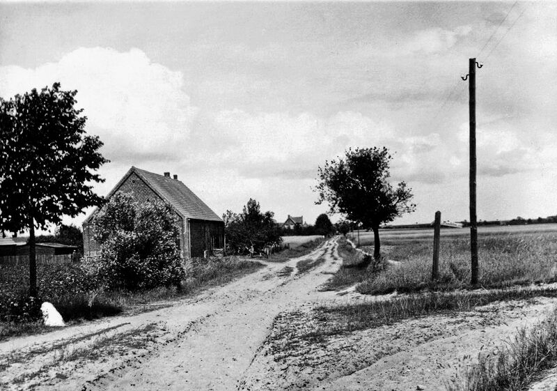 Datei:Friedrichsruhe - Weg zum Bahnhof.jpg