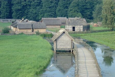 Groß Raden-Archäologisches Freilichtmuseum 23 (2002).jpg