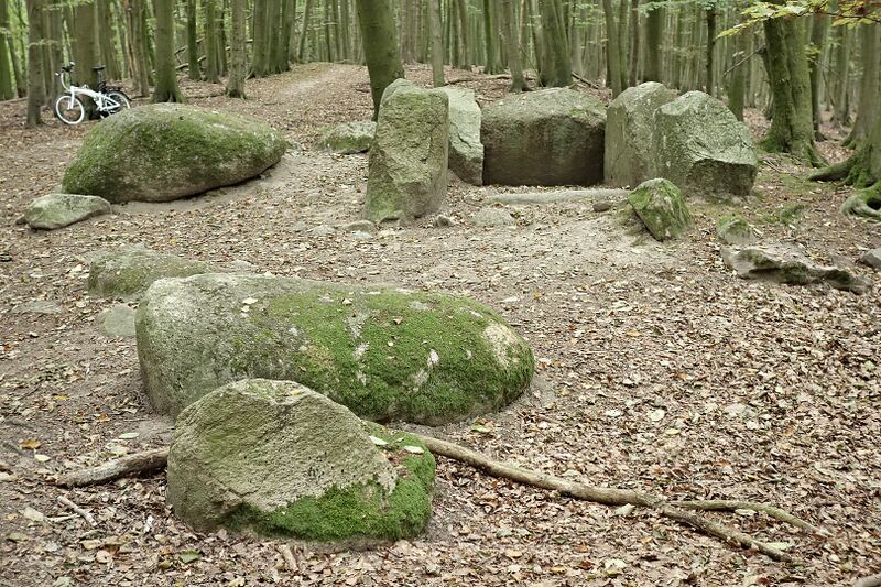 Datei:Hünengräber Hagen-Stubnitz 1 1.jpg