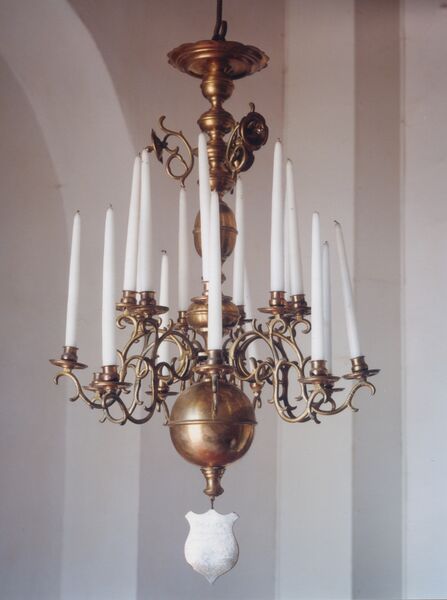 Datei:Koserow Leuchter Kirche.jpg