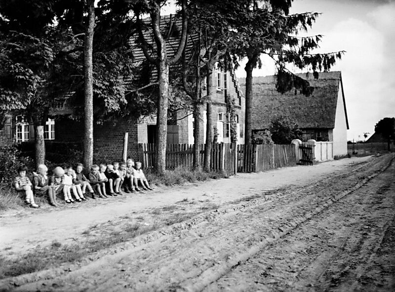 Datei:Friedrichsruhe Schule Ostseite.jpg