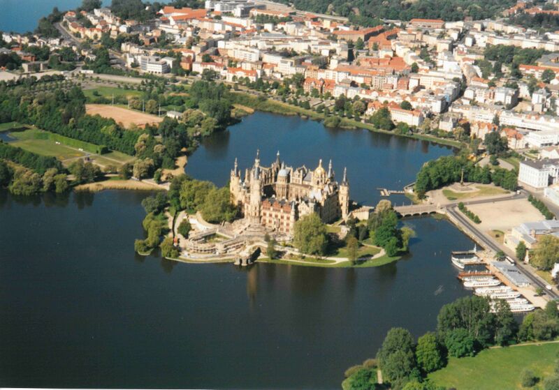 Datei:Schwerin-Luftbild 1072 (2000).jpg