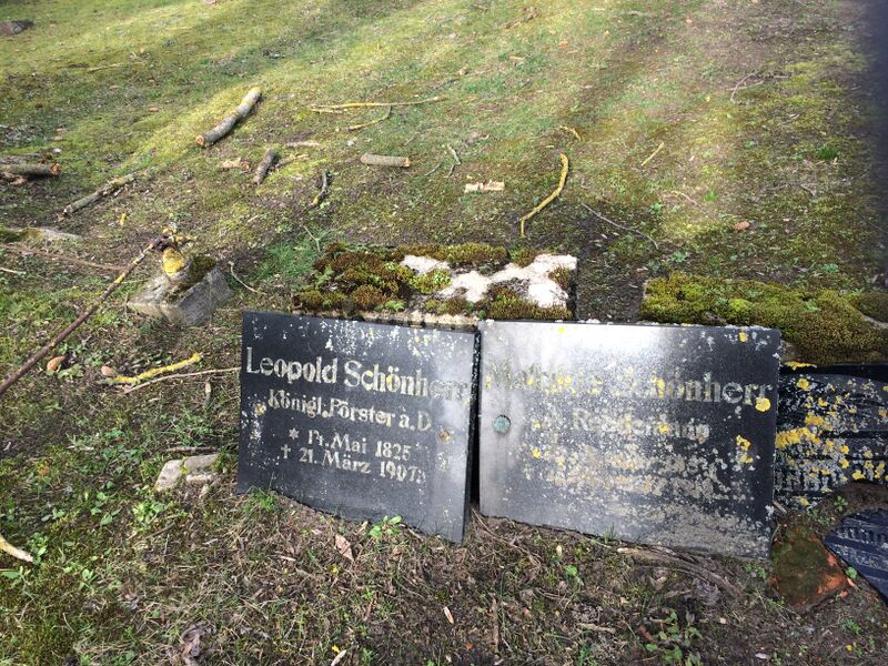 Datei:Peenemünde Grab Förster Leopold Schönherr 24 02 2024.JPG