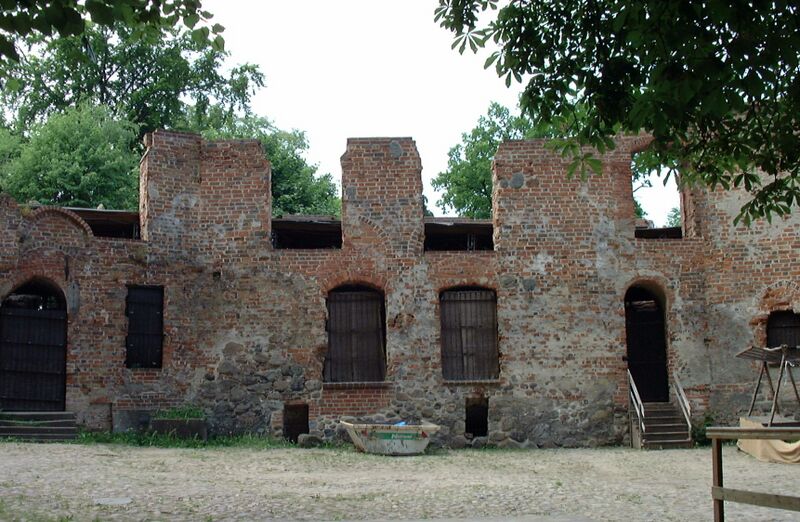 Datei:Burg Stargard-82 (2003).jpg