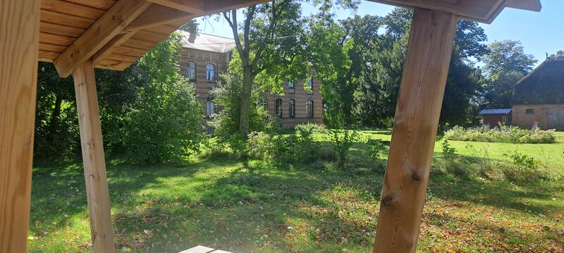 Datei:HVBK-10-Blick zum Gutshaus-DU.jpg