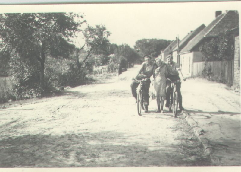 Datei:Dorfstraße.jpg