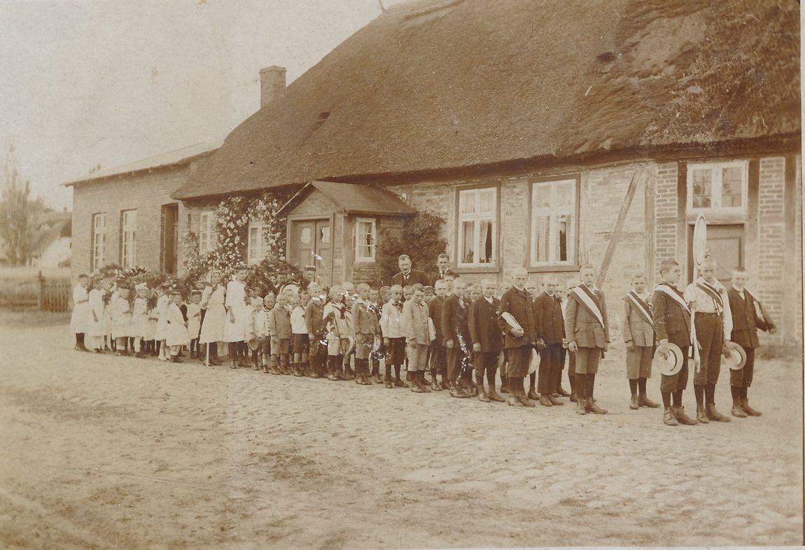 Abb.2 Schulzeit Sommer 1920 Kinderfest (Foto Otto Fink)