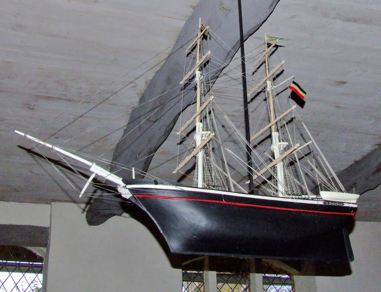 Datei:Rostocker Wulfshagen i4 Schiffsmodell.jpg