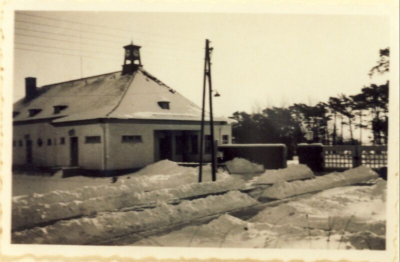 Datei:FLAK Schule Schnee.jpg