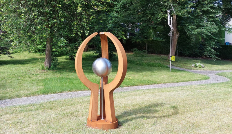 Datei:PetersdfMalchow Park1.png