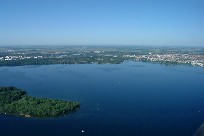 Datei:Schwerin-Luftbild 2140 (2000).jpg