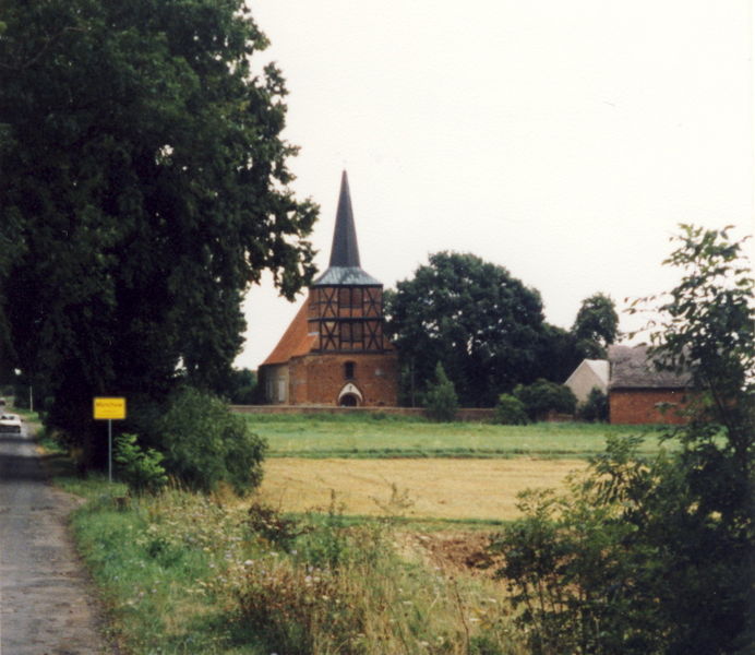Datei:1998 Mönchow Kirche.jpg