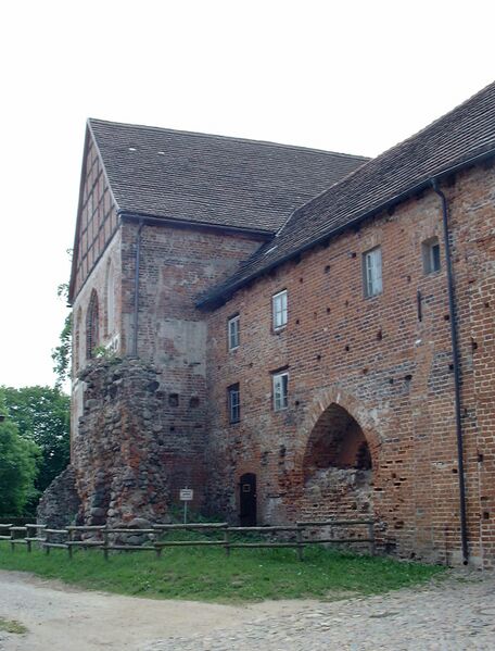 Datei:Burg Stargard-79 (2003).jpg