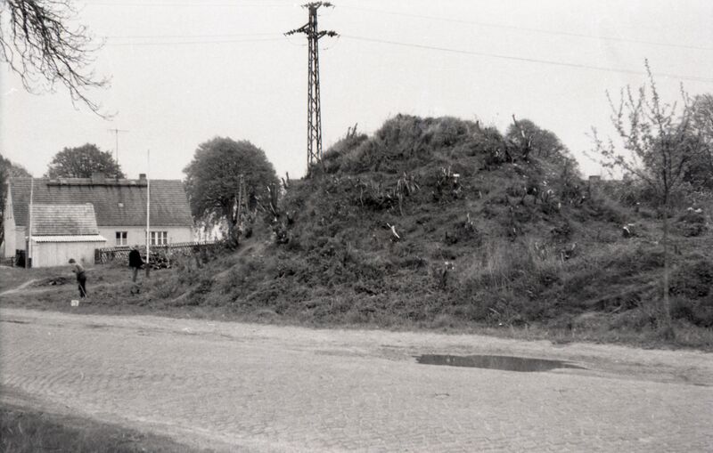 Datei:Ehemaliger Bronzekegel Proseken 2.jpg
