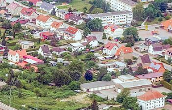Luftbild mit Blick auf die Pension Walbaum und "Netto" (2019)