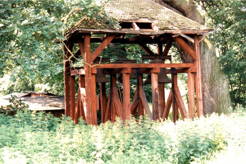 Datei:Glockenstuhl 1990.jpg