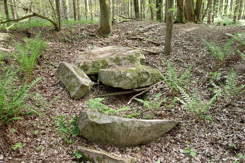 Datei:Hünengräber Ziesendorf 2.jpg
