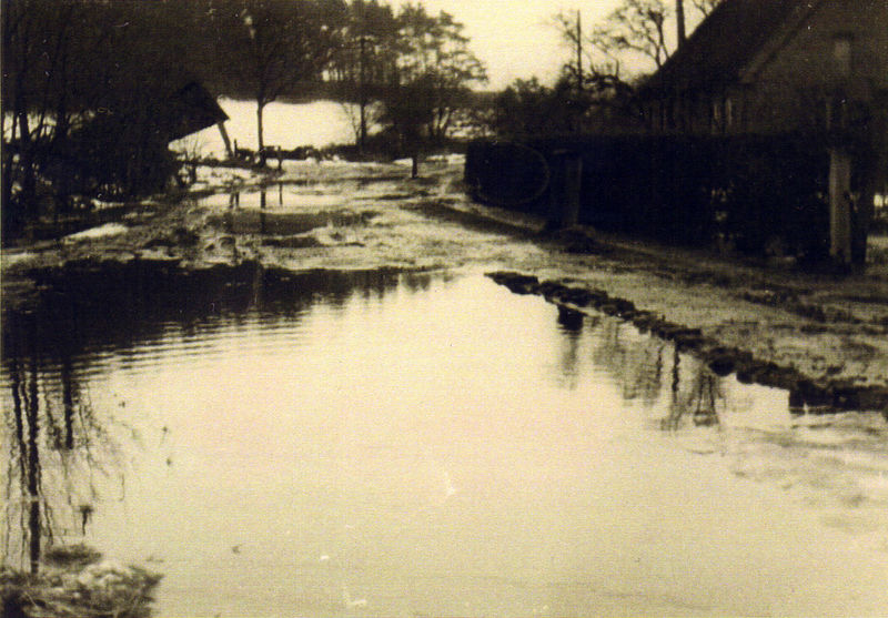 Datei:K.B. Postweg bei Tauwetter 1962.jpg