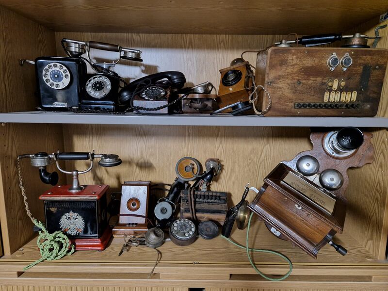 Datei:Güstrow Fernmeldeclub Sammlung.jpg