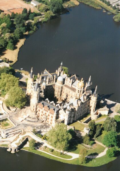 Datei:Schwerin-Luftbild 1151 (2000).jpg