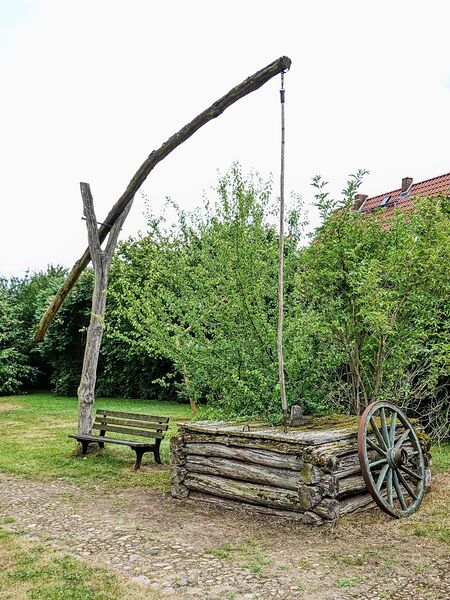 Datei:Goldenbow Glaisin Brunnen.jpg