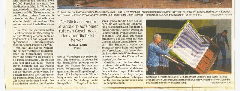 Datei:2017 Strandkörbe und Kirche 2.jpg