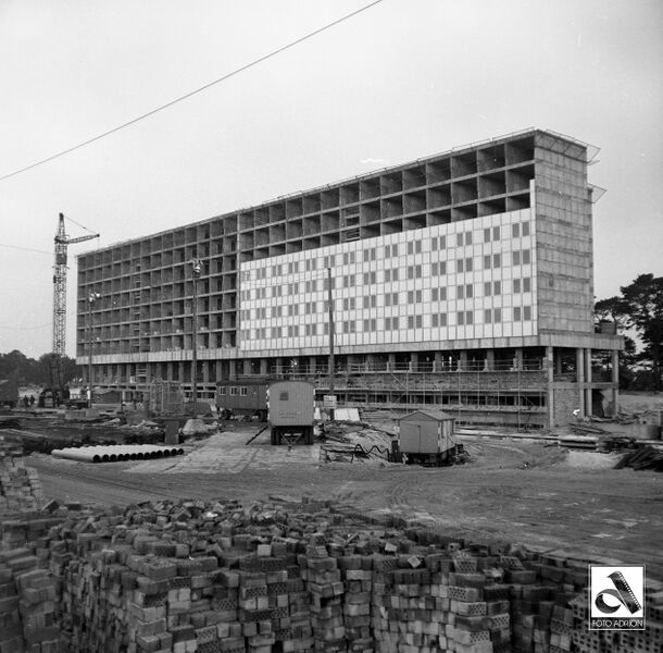Datei:Zinnowitz Roter Oktober Rohbau 12.11.1975.jpg