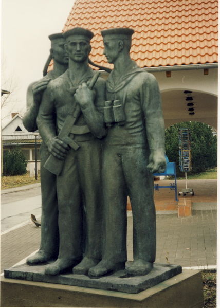 Datei:2001 Matrosen Plastik.jpg