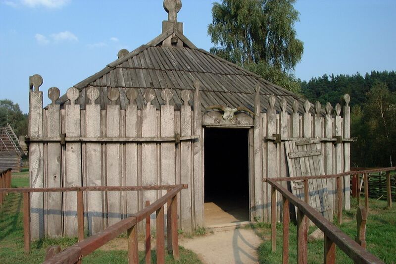 Datei:Groß Raden-Archäologisches Freilichtmuseum 18 (2002).jpg