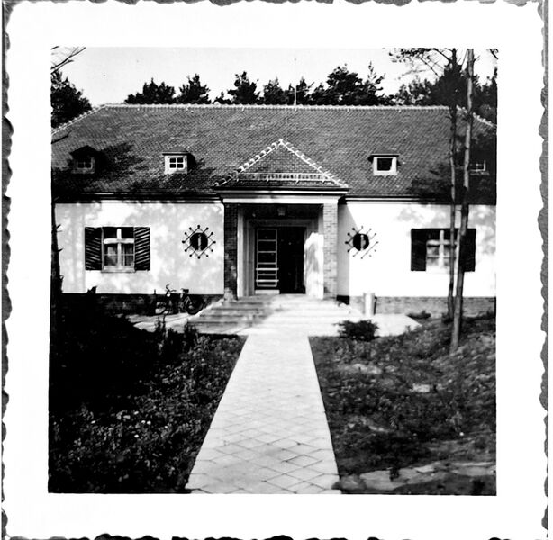 Datei:Zempin-Flakschule-5.jpg