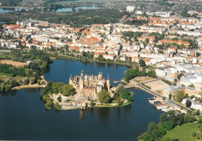 Datei:Schwerin-Luftbild 1071 (2000).jpg