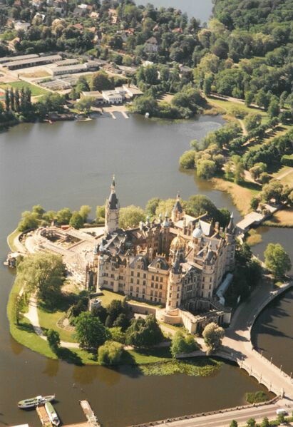 Datei:Schwerin-Luftbild 1092 (2000).jpg