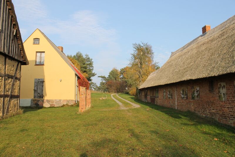 Datei:Zempin öffentliche Weg zwischen 12 und 13.JPG