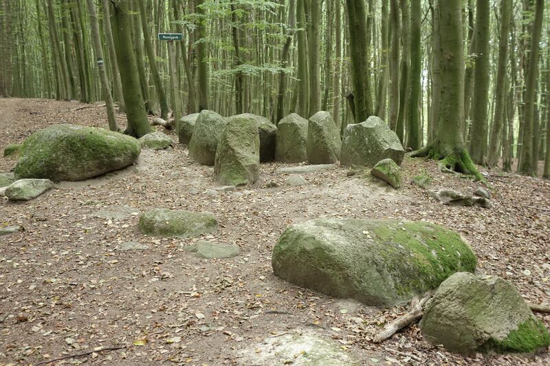 Datei:Hünengräber Hagen-Stubnitz 1 2.jpg